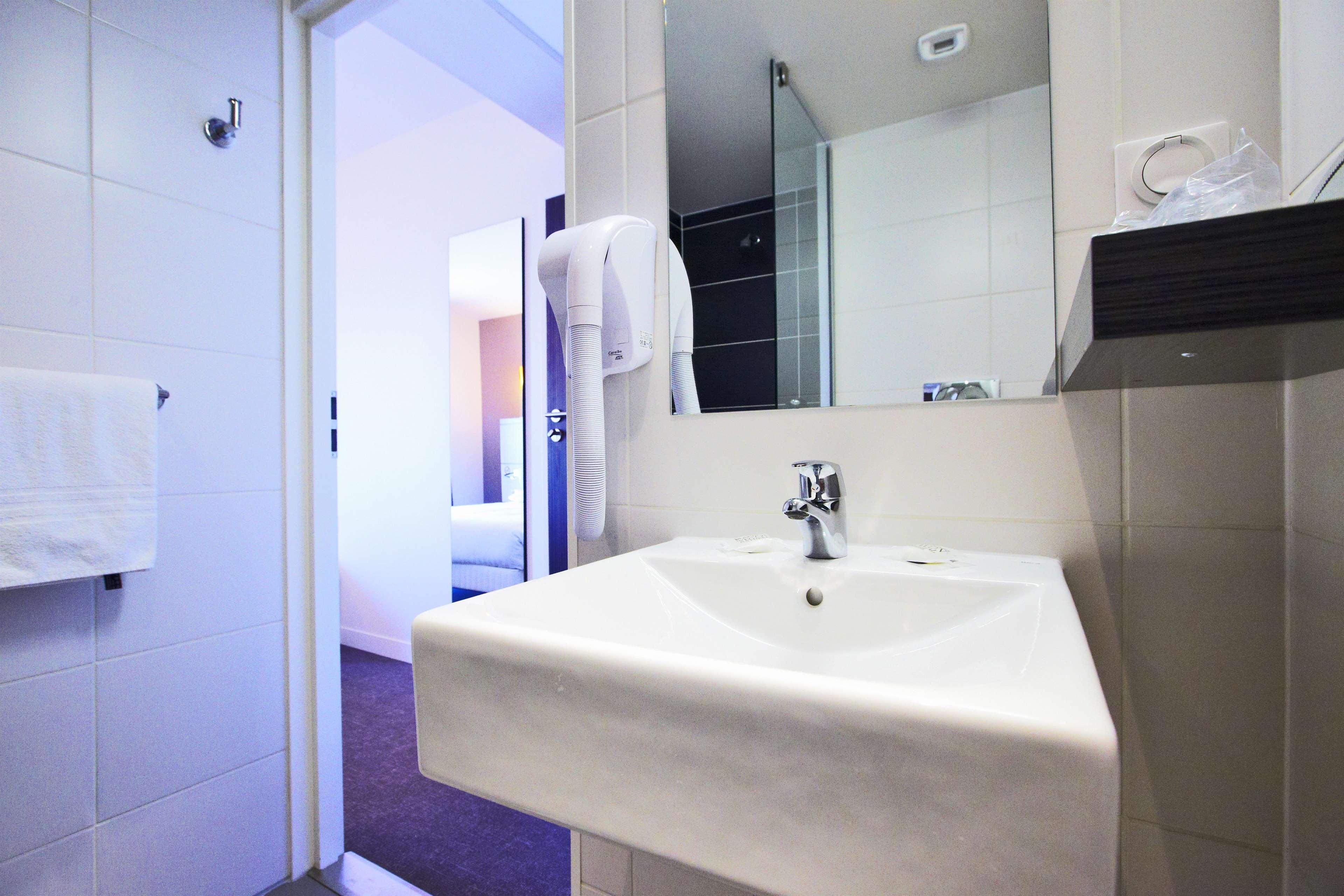Hotel Confort La Rochelle Centre Les Minimes Экстерьер фото